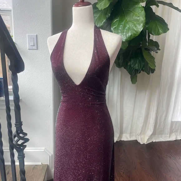 Burgundy Backless Dress - Picture 4 of 4